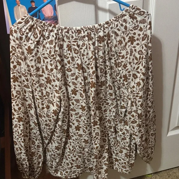 Old Navy Floral Print Blouse in Brown and Cream Size Medium - Picture 7 of 7